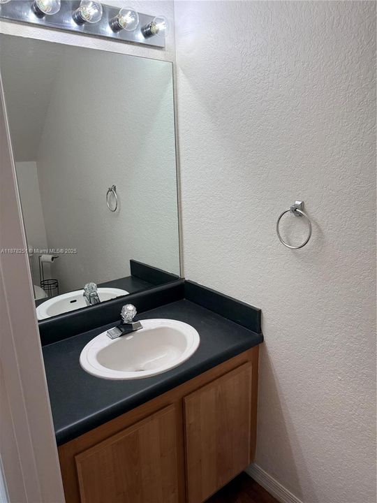 For Sale: $320,000 (3 beds, 2 baths, 1182 Square Feet)