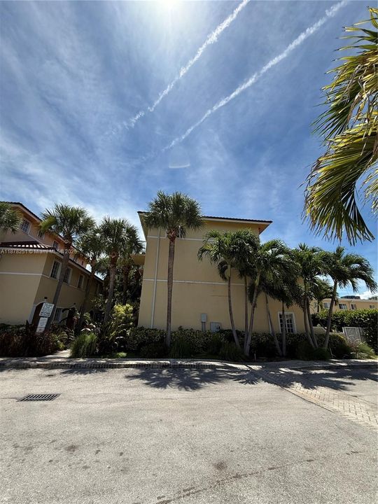 For Sale: $320,000 (3 beds, 2 baths, 1182 Square Feet)