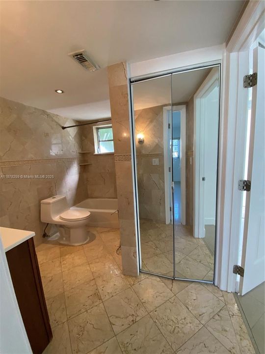 For Sale: $195,900 (1 beds, 1 baths, 700 Square Feet)