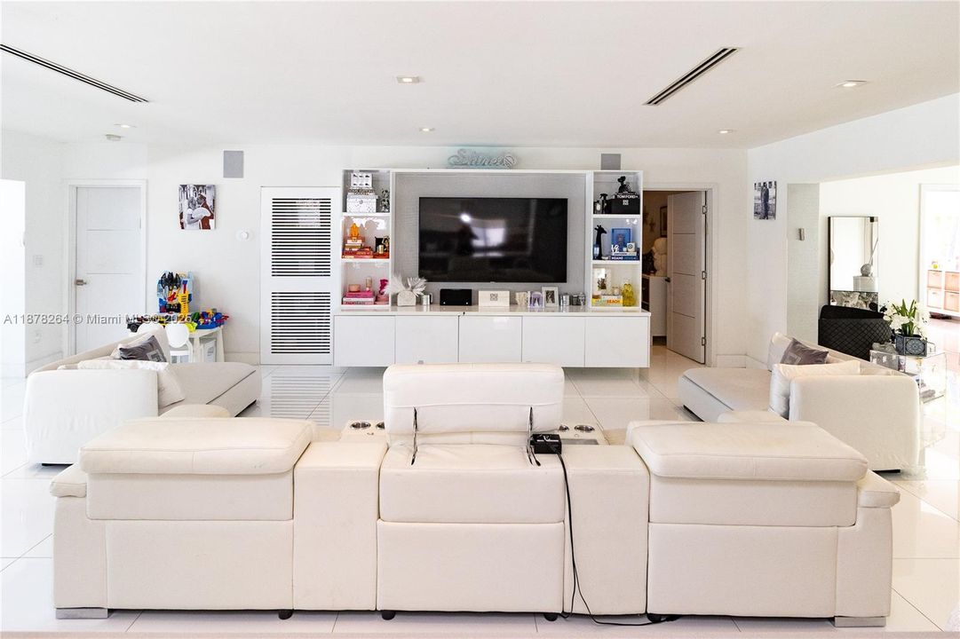 For Sale: $7,200,000 (4 beds, 4 baths, 3664 Square Feet)