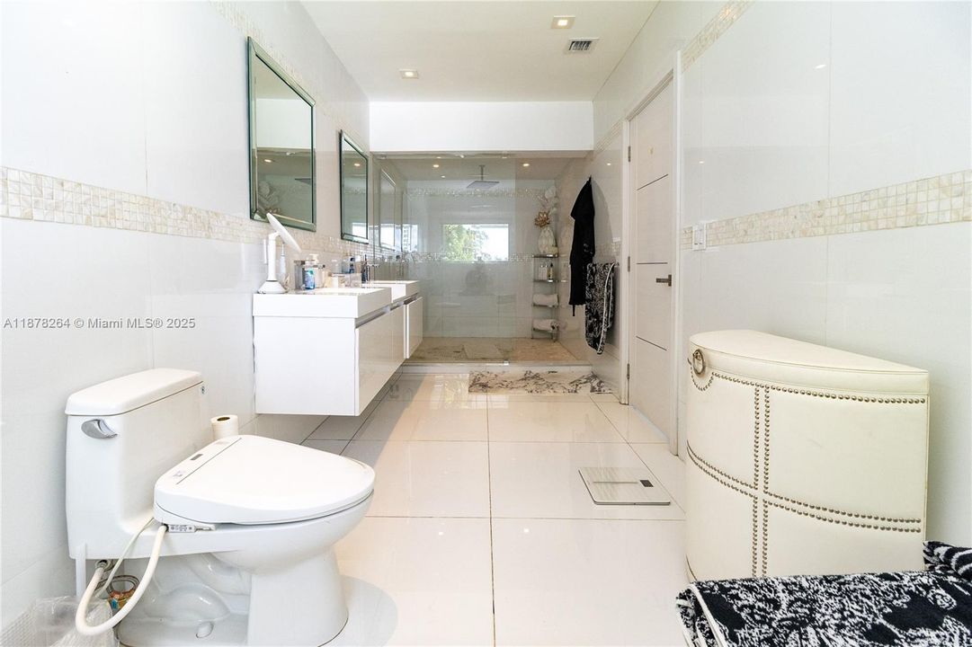 For Sale: $7,200,000 (4 beds, 4 baths, 3664 Square Feet)