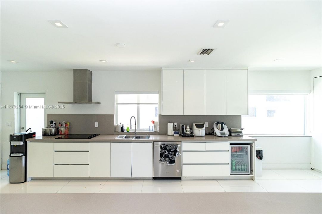 For Sale: $7,200,000 (4 beds, 4 baths, 3664 Square Feet)