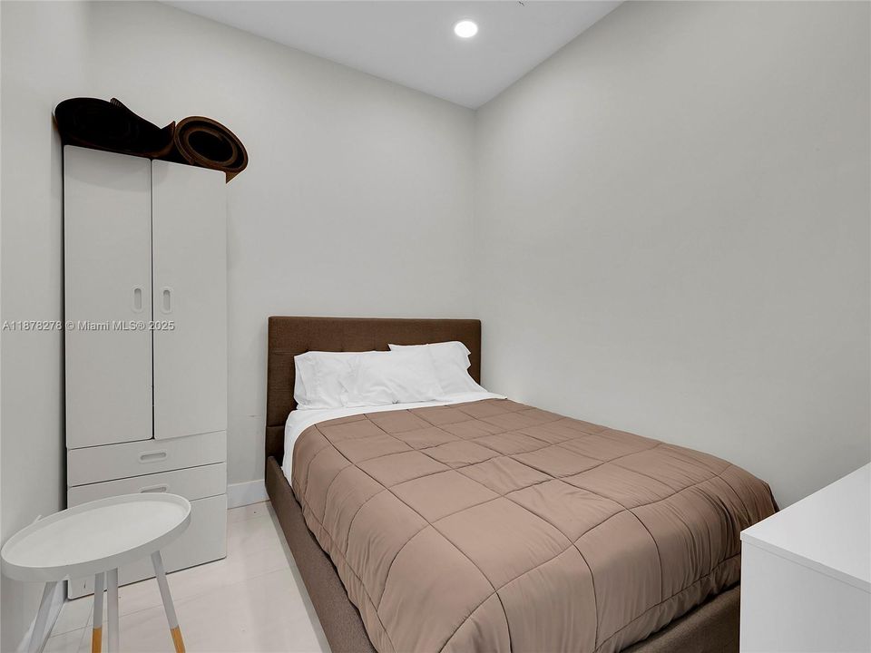 For Sale: $1,499,000 (3 beds, 4 baths, 2093 Square Feet)