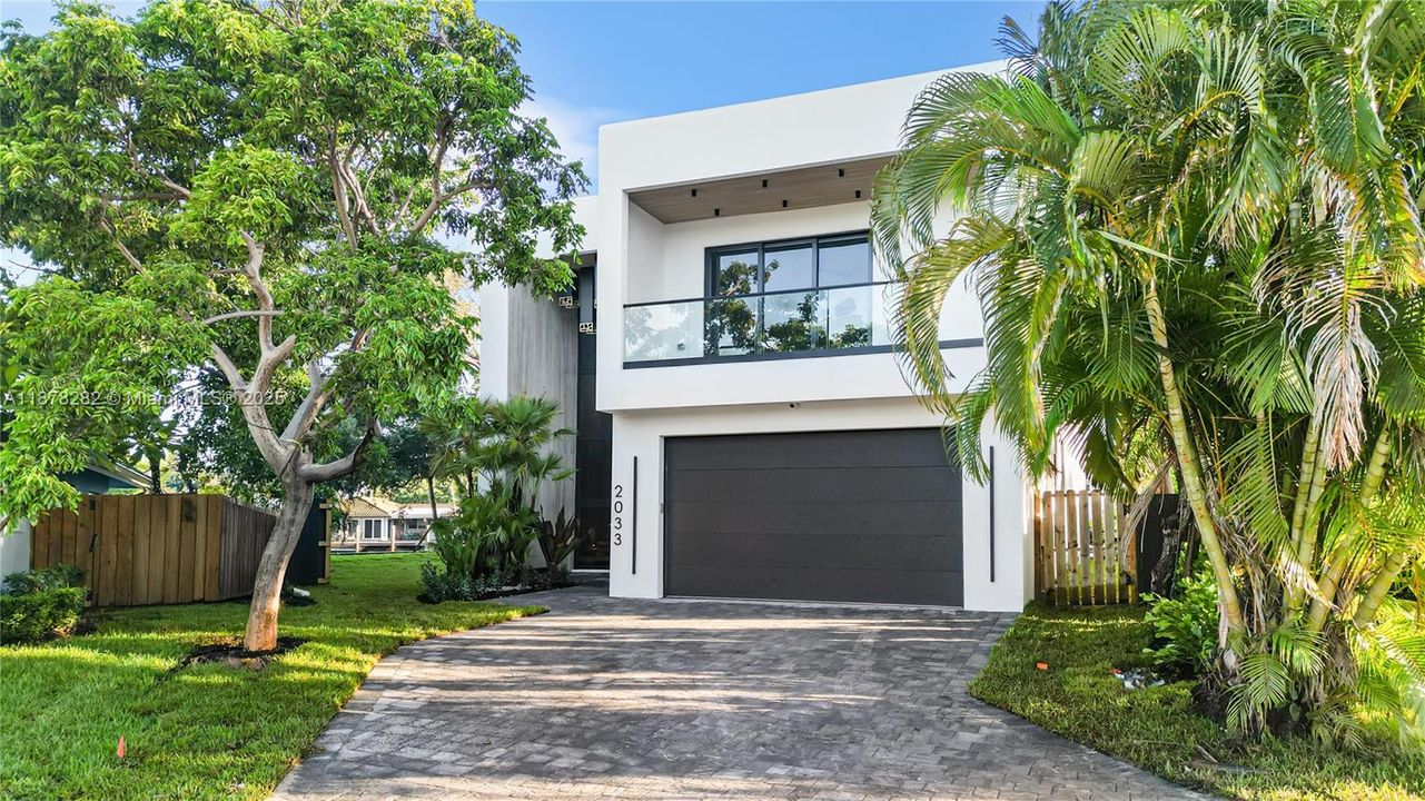 Activo con contrato: $3,550,000 (5 camas, 5 baños, 4718 Pies cuadrados)