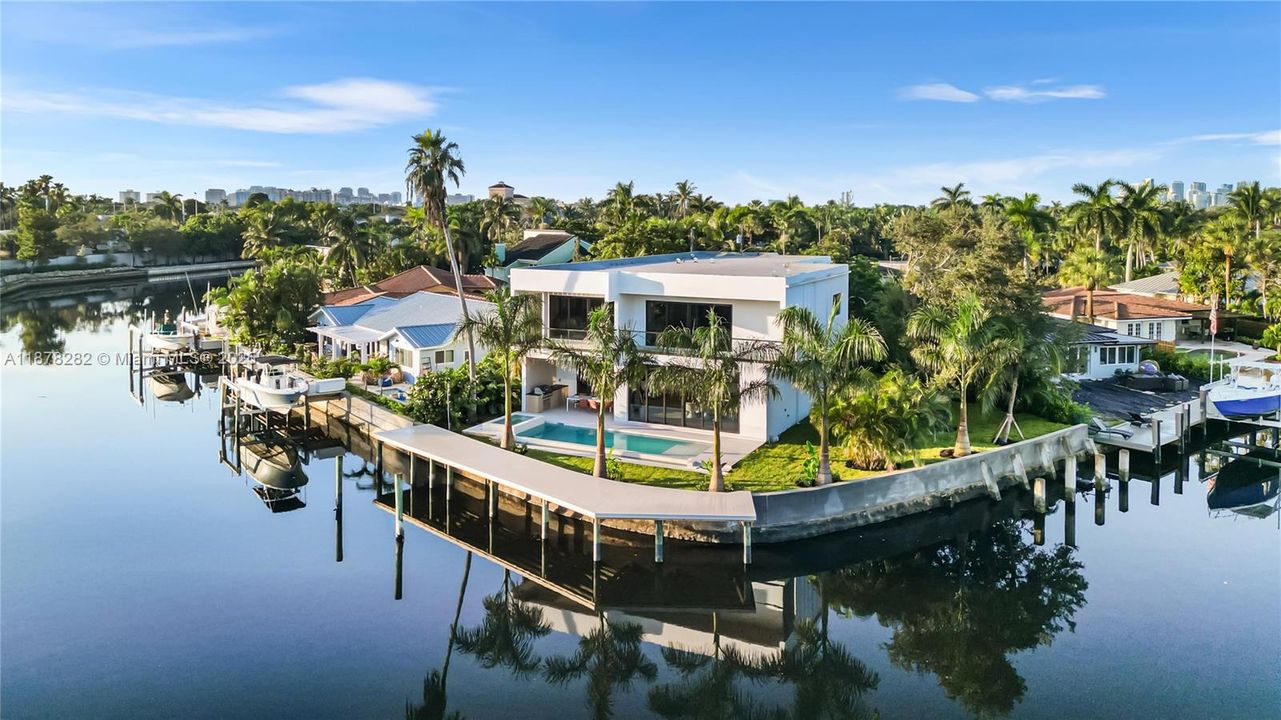 Activo con contrato: $3,550,000 (5 camas, 5 baños, 4718 Pies cuadrados)