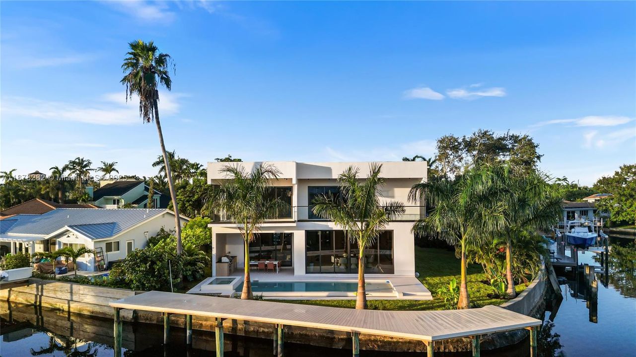 Activo con contrato: $3,550,000 (5 camas, 5 baños, 4718 Pies cuadrados)