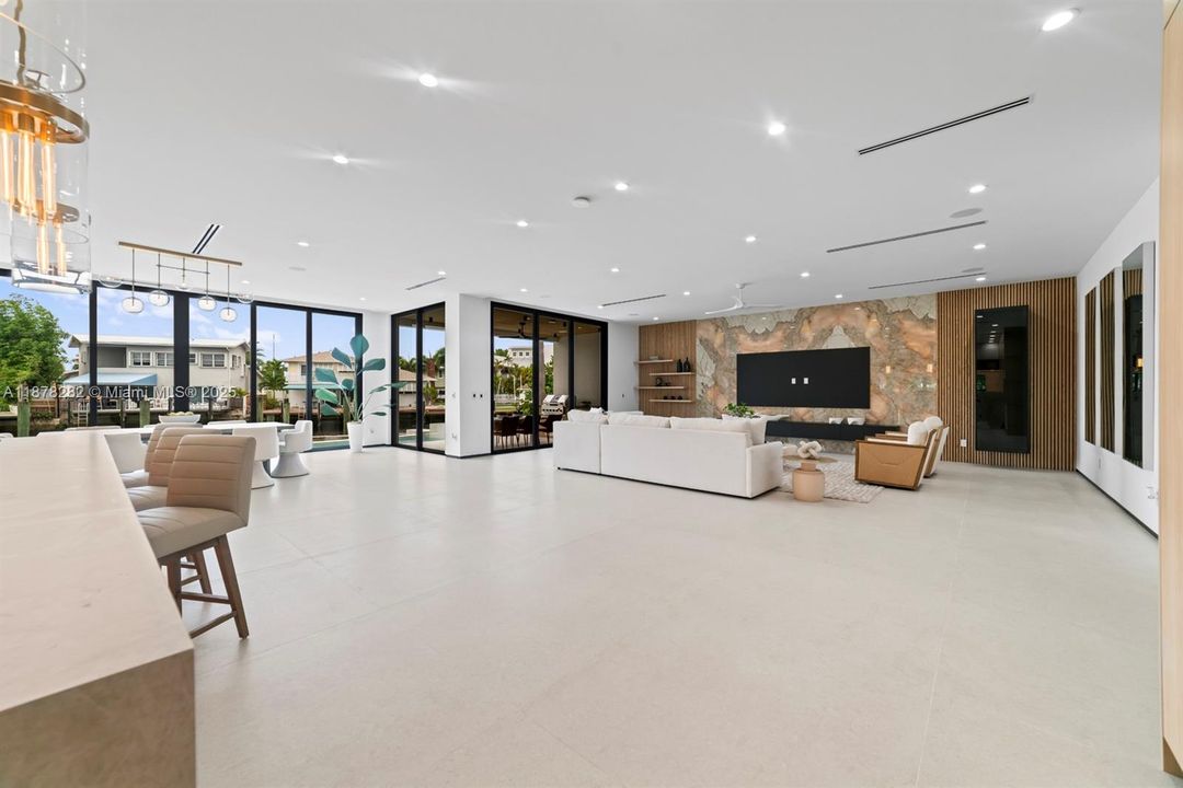 Activo con contrato: $3,550,000 (5 camas, 5 baños, 4718 Pies cuadrados)