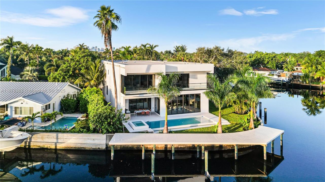 Activo con contrato: $3,550,000 (5 camas, 5 baños, 4718 Pies cuadrados)