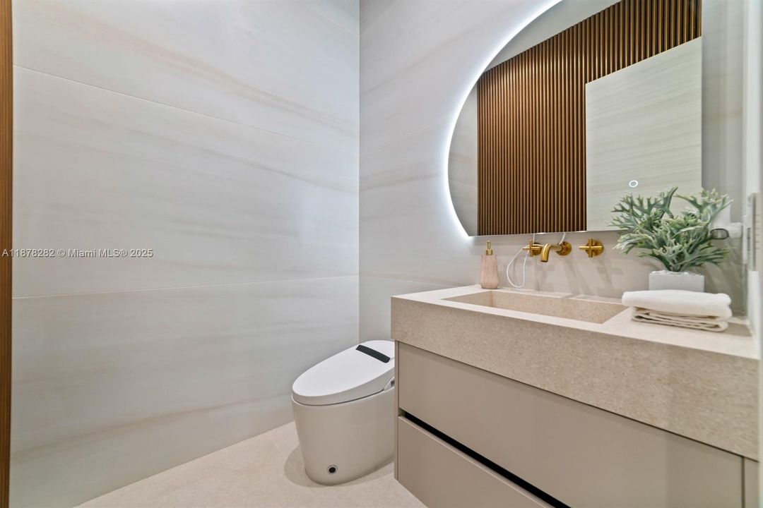 Activo con contrato: $3,550,000 (5 camas, 5 baños, 4718 Pies cuadrados)