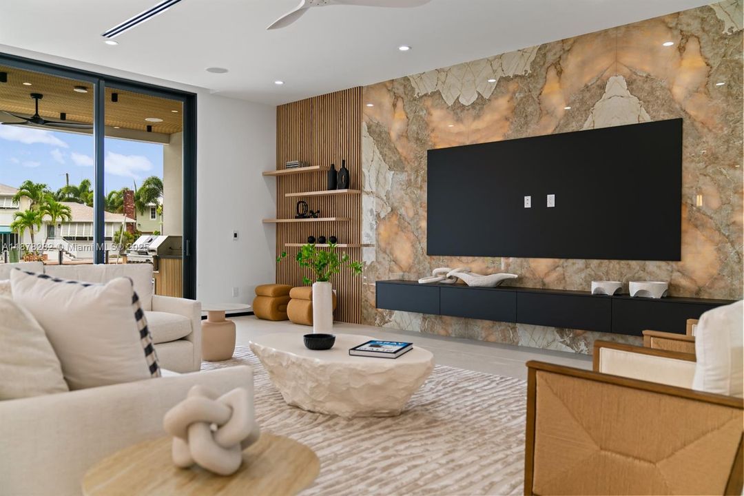 Activo con contrato: $3,550,000 (5 camas, 5 baños, 4718 Pies cuadrados)