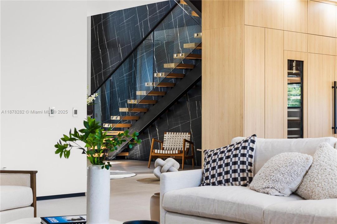 Activo con contrato: $3,550,000 (5 camas, 5 baños, 4718 Pies cuadrados)