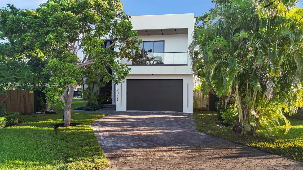 Activo con contrato: $3,550,000 (5 camas, 5 baños, 4718 Pies cuadrados)