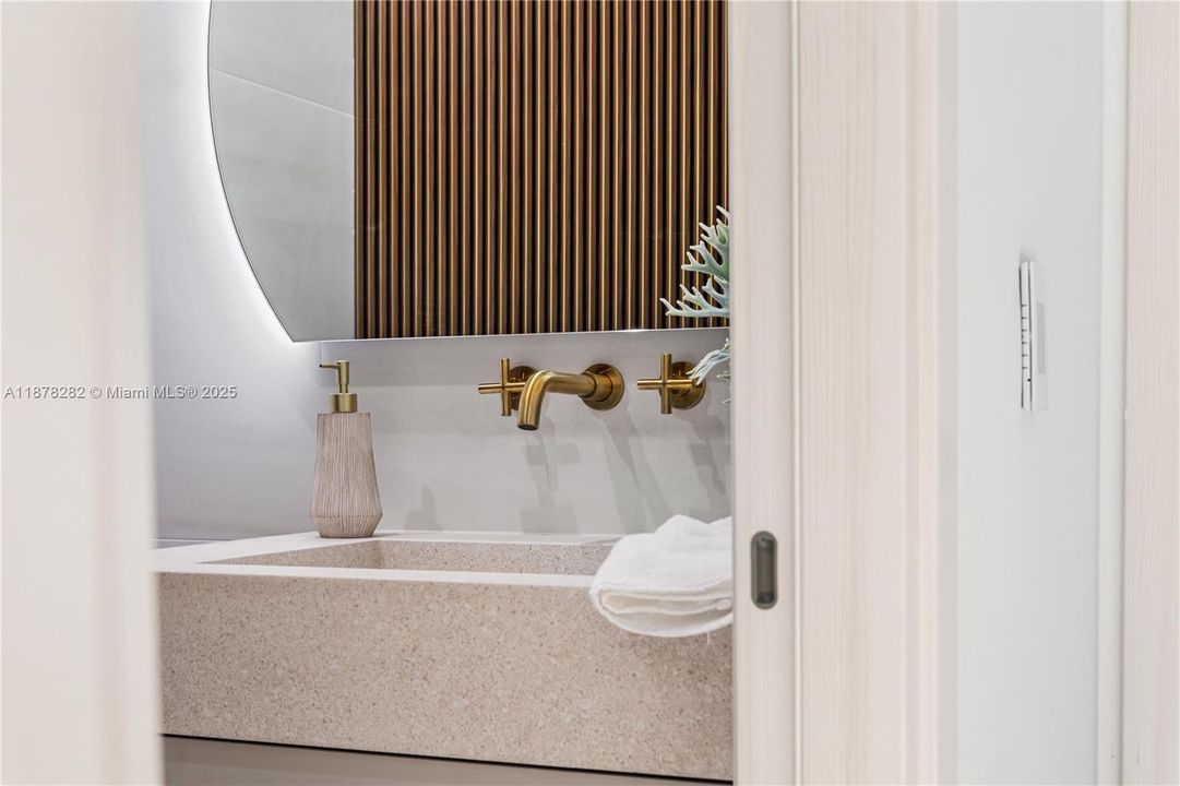 Activo con contrato: $3,550,000 (5 camas, 5 baños, 4718 Pies cuadrados)