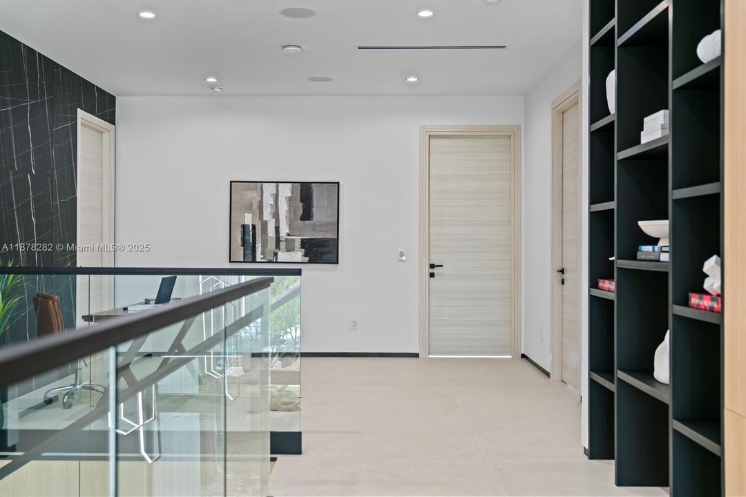 Activo con contrato: $3,550,000 (5 camas, 5 baños, 4718 Pies cuadrados)