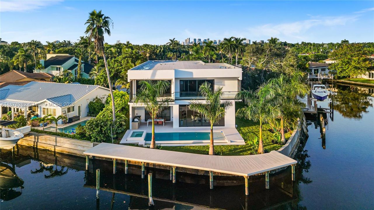 Activo con contrato: $3,550,000 (5 camas, 5 baños, 4718 Pies cuadrados)