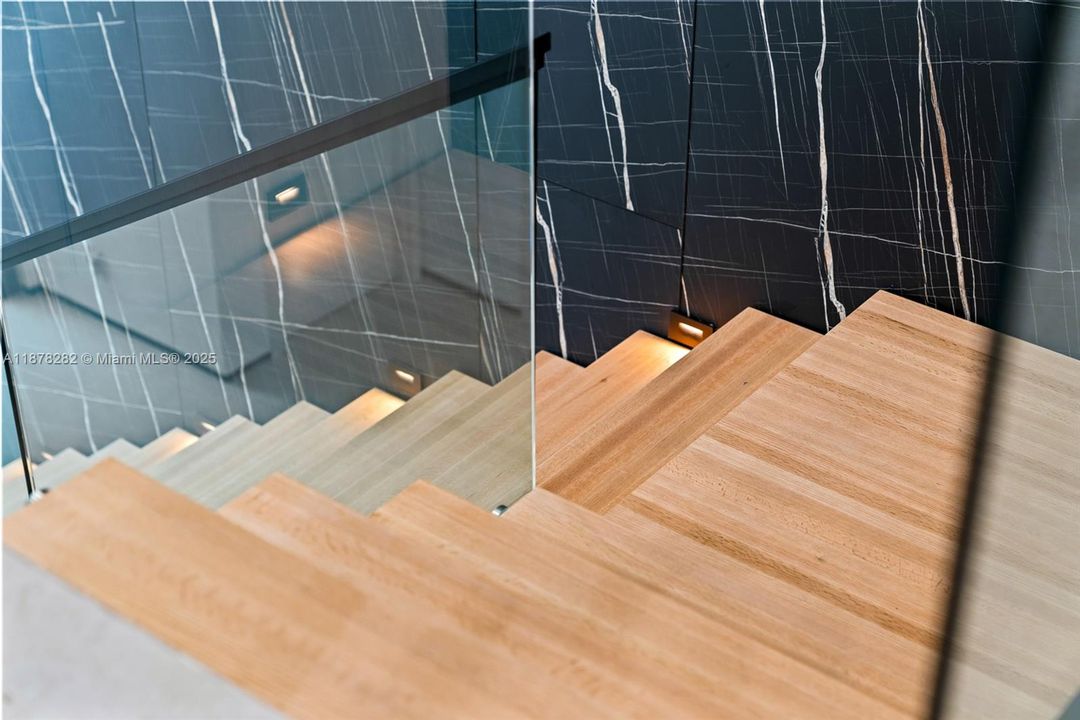 Activo con contrato: $3,550,000 (5 camas, 5 baños, 4718 Pies cuadrados)