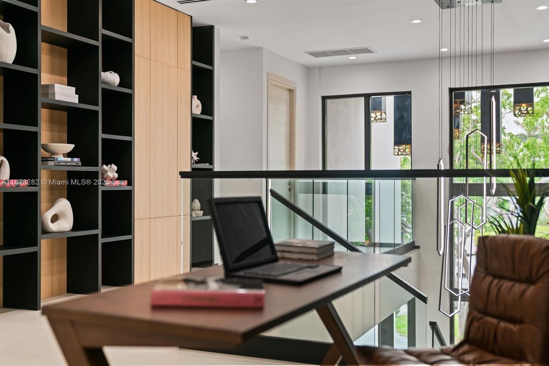 Activo con contrato: $3,550,000 (5 camas, 5 baños, 4718 Pies cuadrados)