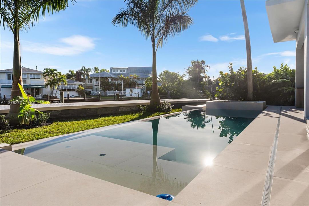 Activo con contrato: $3,550,000 (5 camas, 5 baños, 4718 Pies cuadrados)