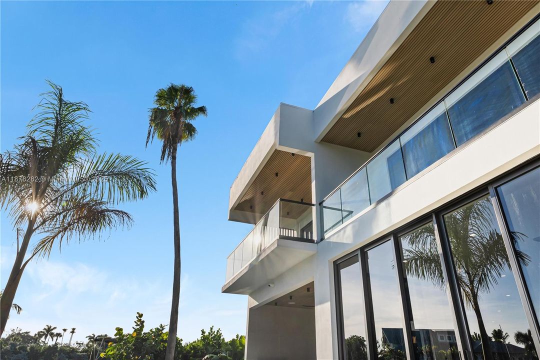 Activo con contrato: $3,550,000 (5 camas, 5 baños, 4718 Pies cuadrados)