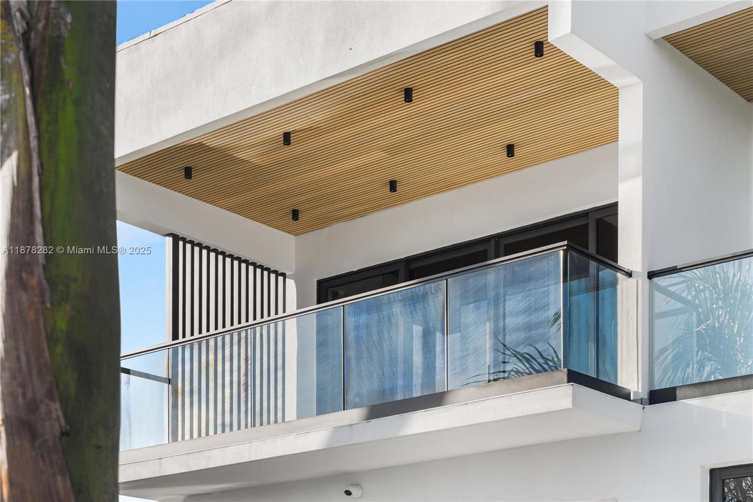 Activo con contrato: $3,550,000 (5 camas, 5 baños, 4718 Pies cuadrados)