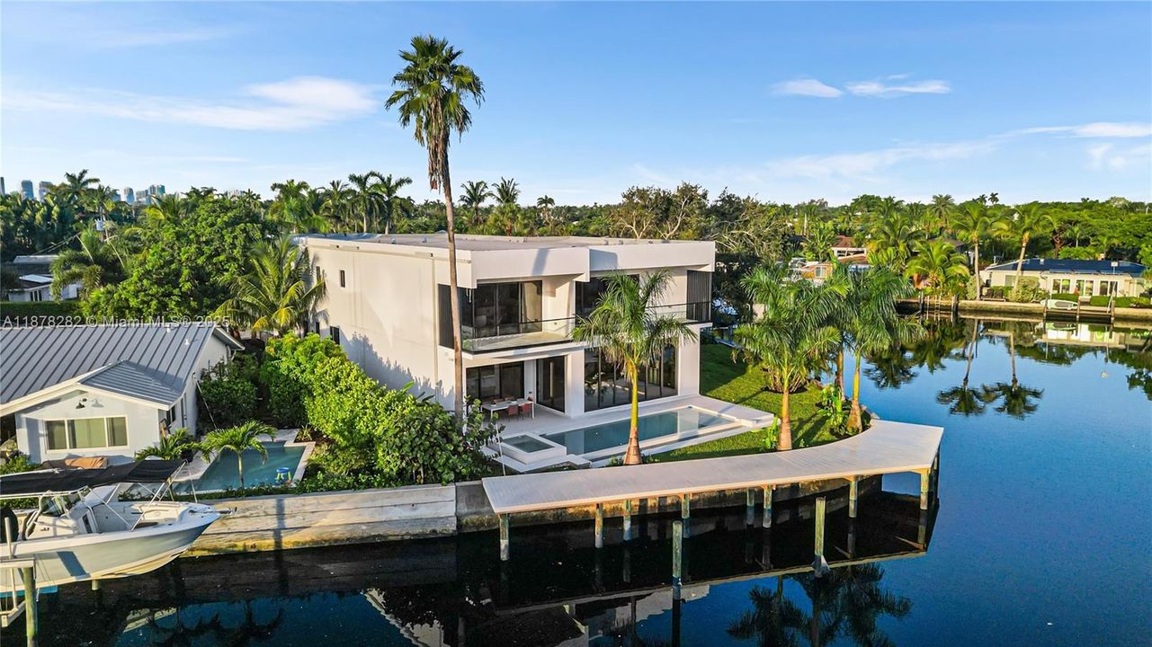 Activo con contrato: $3,550,000 (5 camas, 5 baños, 4718 Pies cuadrados)