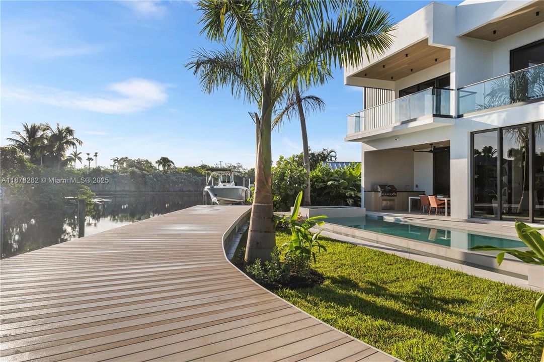 Activo con contrato: $3,550,000 (5 camas, 5 baños, 4718 Pies cuadrados)