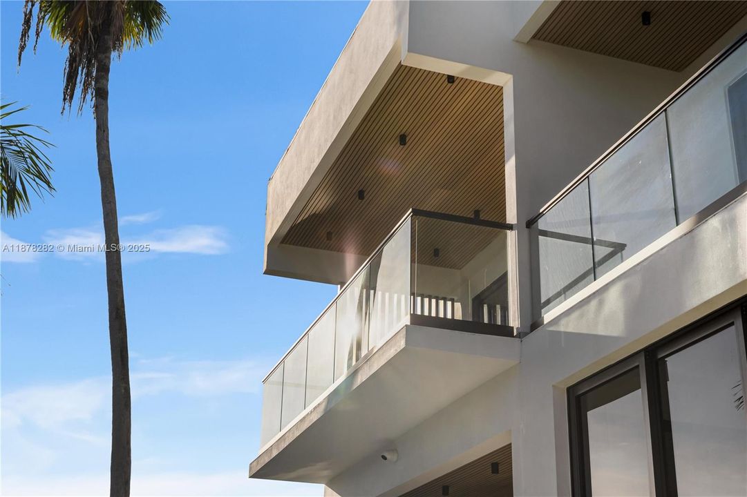 Activo con contrato: $3,550,000 (5 camas, 5 baños, 4718 Pies cuadrados)