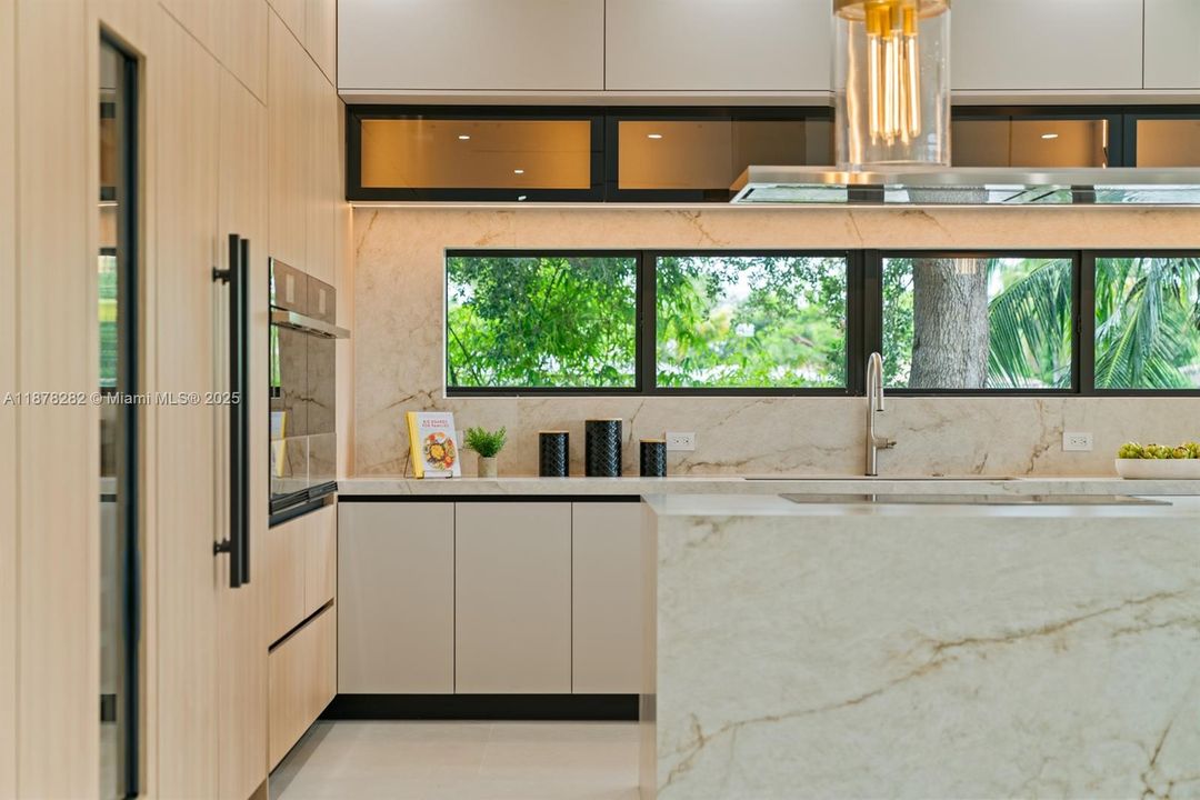 Activo con contrato: $3,550,000 (5 camas, 5 baños, 4718 Pies cuadrados)