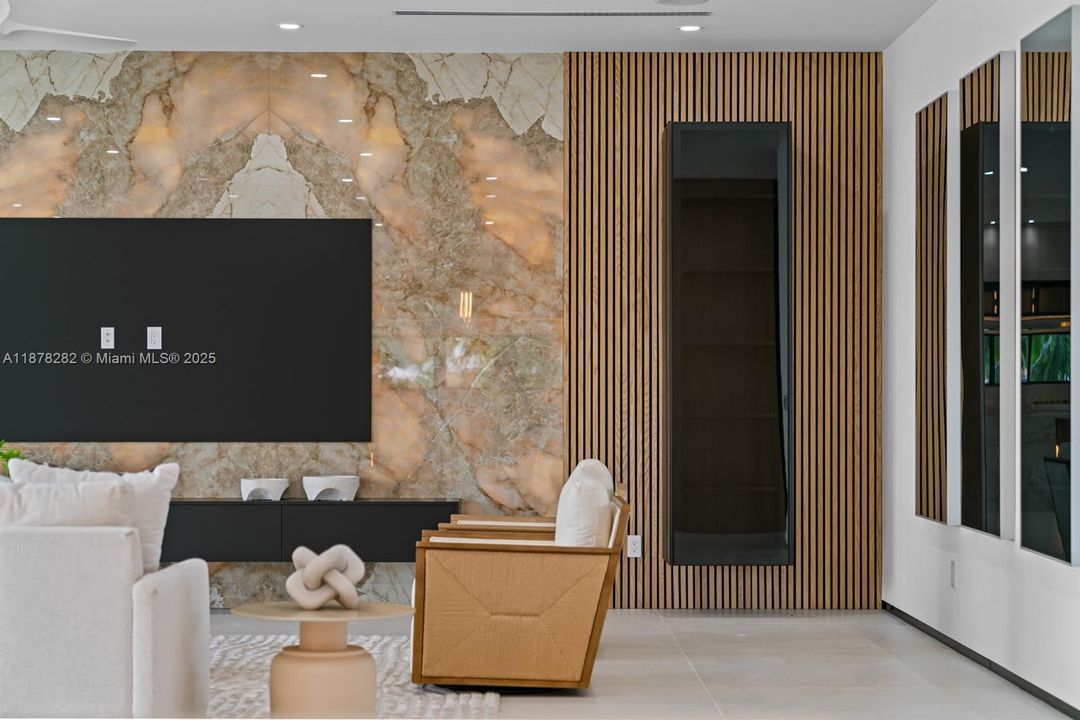 Activo con contrato: $3,550,000 (5 camas, 5 baños, 4718 Pies cuadrados)