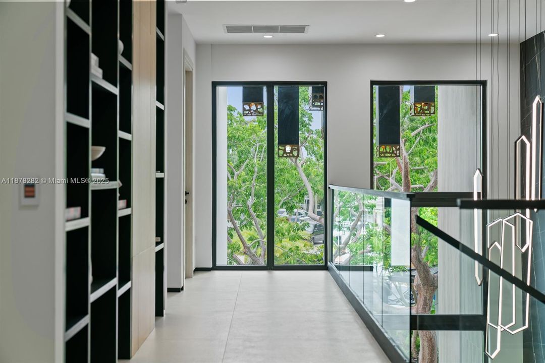 Activo con contrato: $3,550,000 (5 camas, 5 baños, 4718 Pies cuadrados)