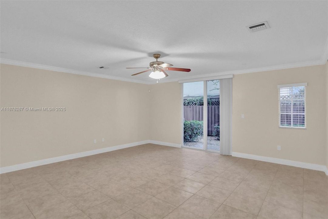 Active With Contract: $3,900 (3 beds, 3 baths, 2008 Square Feet)