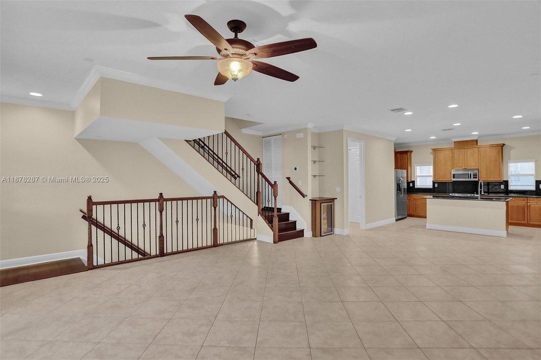 Active With Contract: $3,900 (3 beds, 3 baths, 2008 Square Feet)