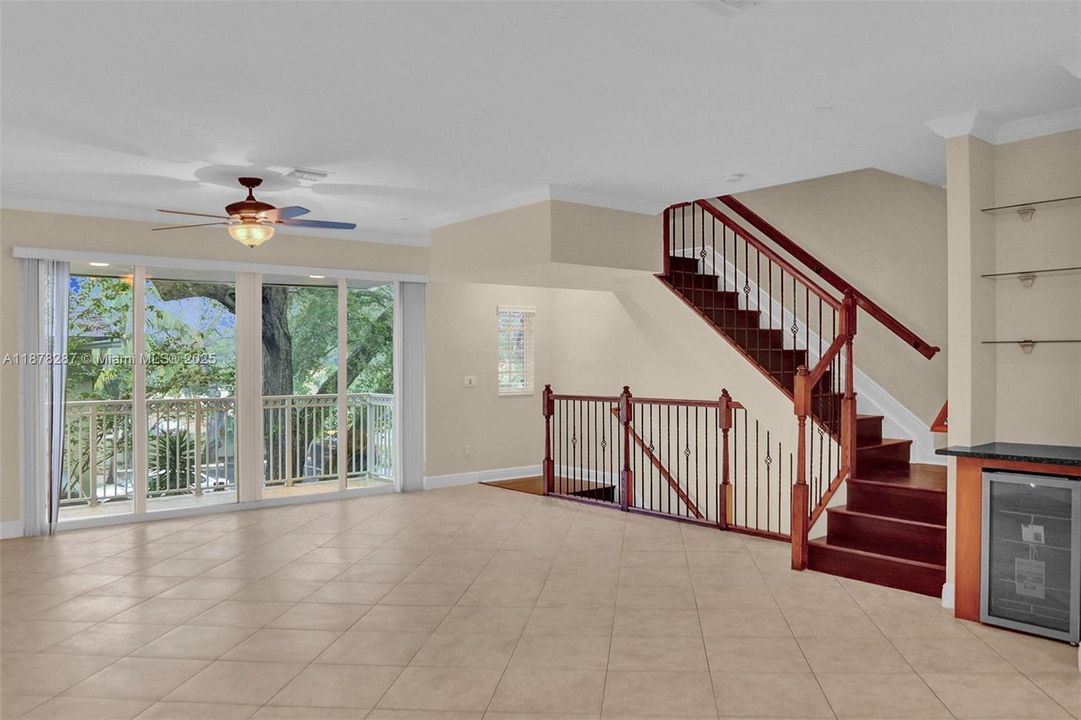 Active With Contract: $3,900 (3 beds, 3 baths, 2008 Square Feet)