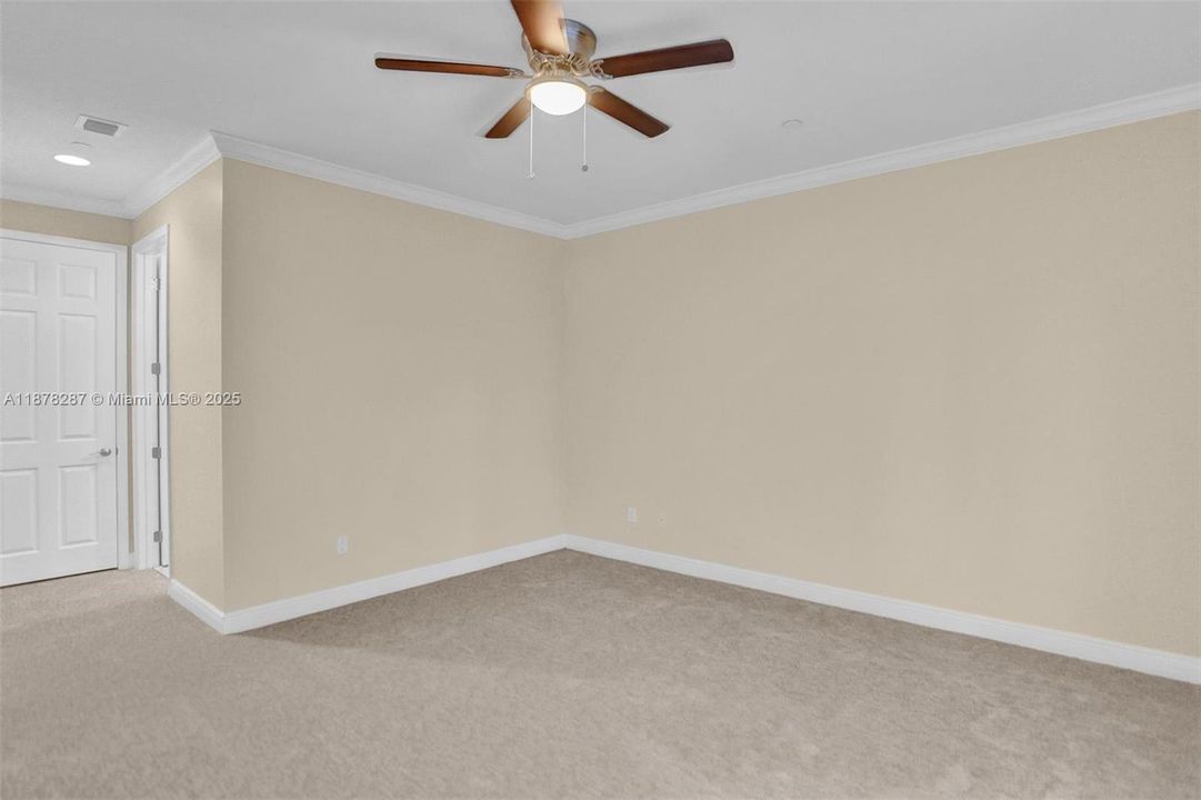 Active With Contract: $3,900 (3 beds, 3 baths, 2008 Square Feet)