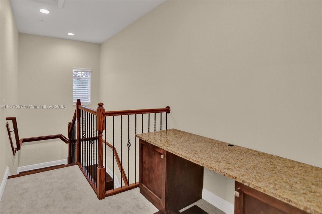 Active With Contract: $3,900 (3 beds, 3 baths, 2008 Square Feet)