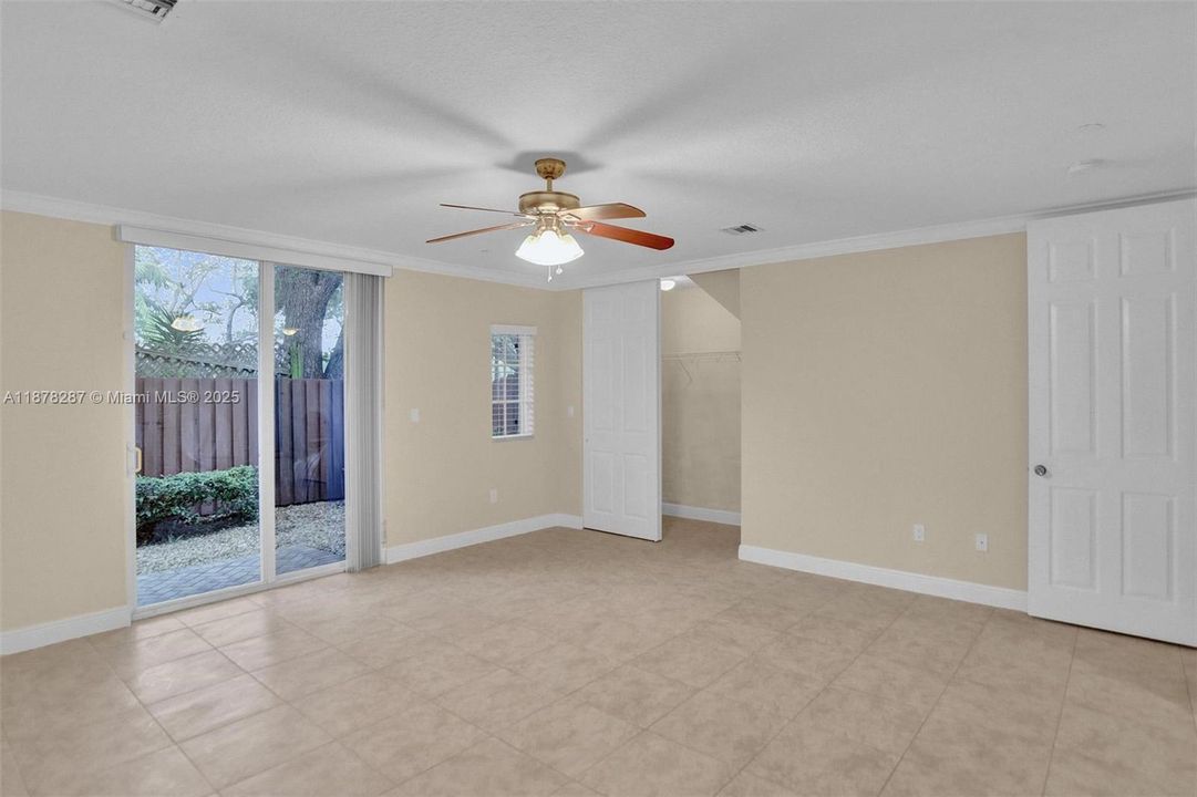 Active With Contract: $3,900 (3 beds, 3 baths, 2008 Square Feet)