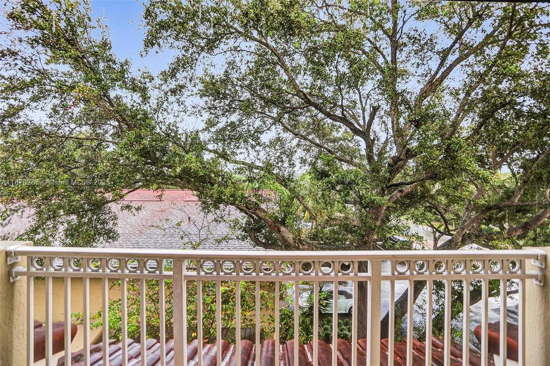 Active With Contract: $3,900 (3 beds, 3 baths, 2008 Square Feet)