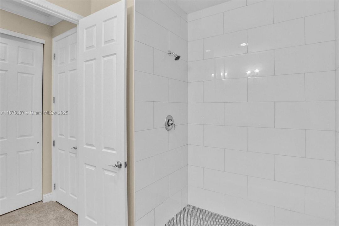 Active With Contract: $3,900 (3 beds, 3 baths, 2008 Square Feet)