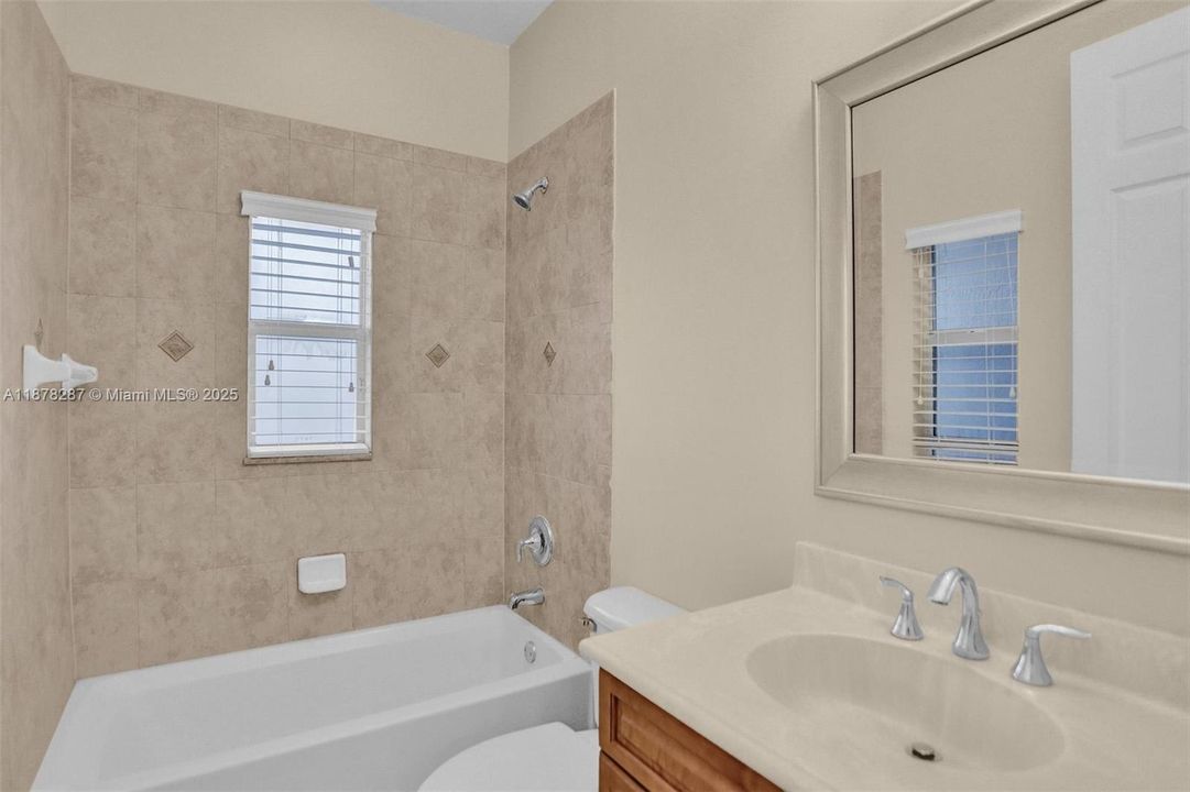 Active With Contract: $3,900 (3 beds, 3 baths, 2008 Square Feet)