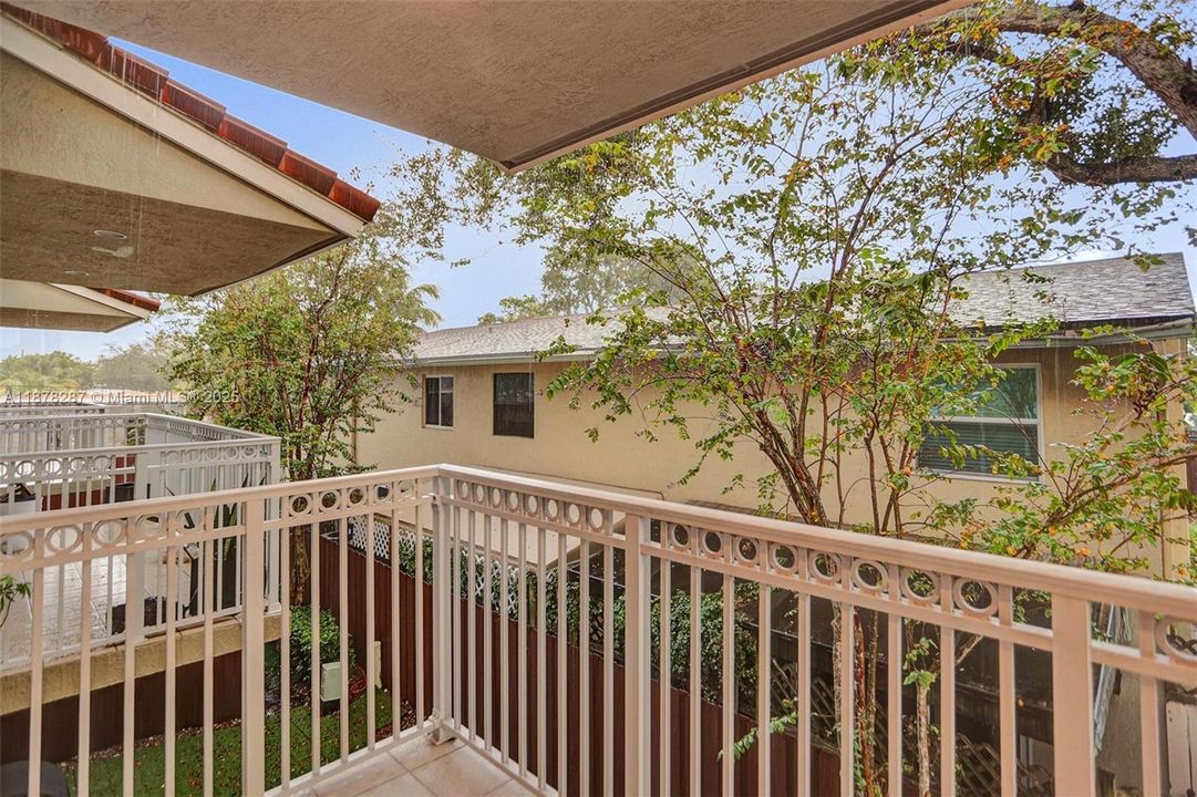 Active With Contract: $3,900 (3 beds, 3 baths, 2008 Square Feet)