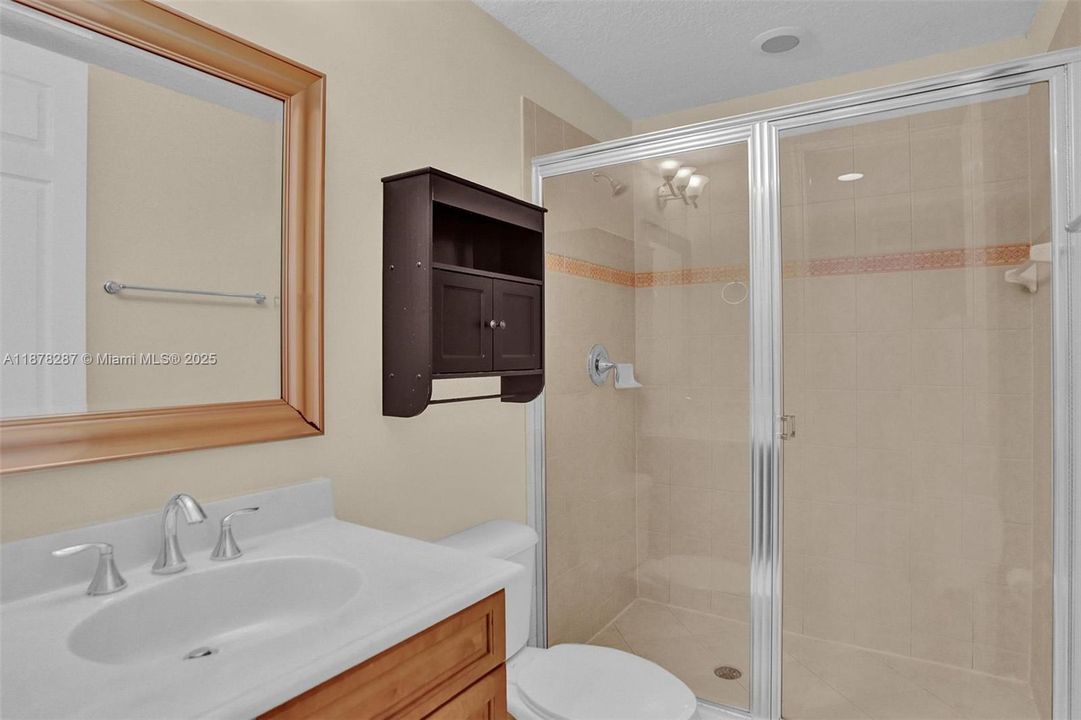 Active With Contract: $3,900 (3 beds, 3 baths, 2008 Square Feet)