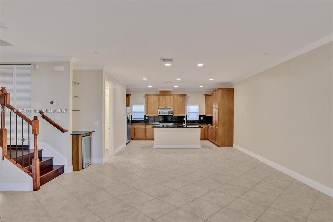 Active With Contract: $3,900 (3 beds, 3 baths, 2008 Square Feet)