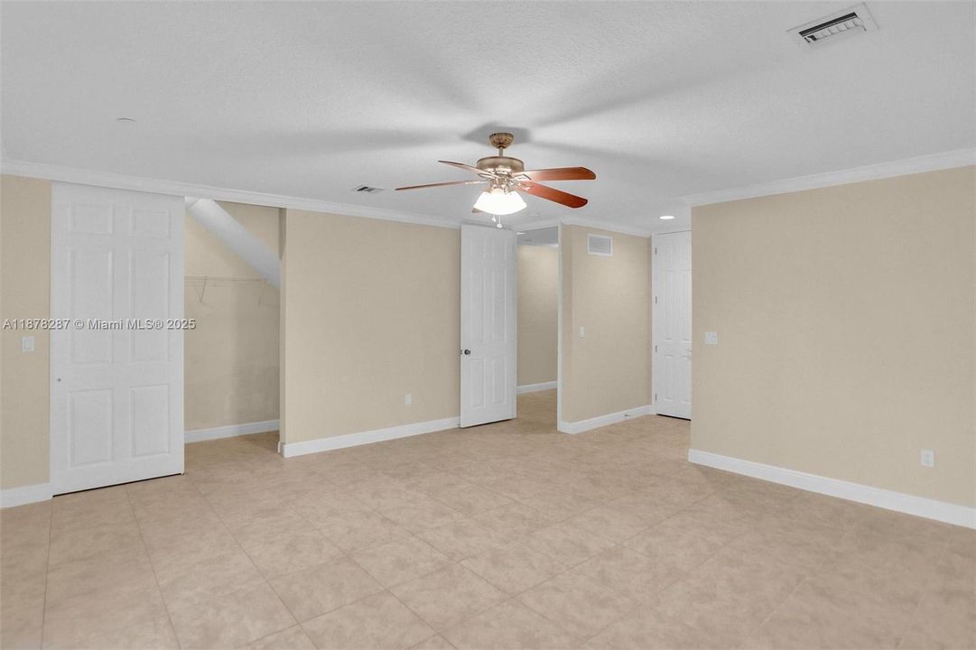 Active With Contract: $3,900 (3 beds, 3 baths, 2008 Square Feet)