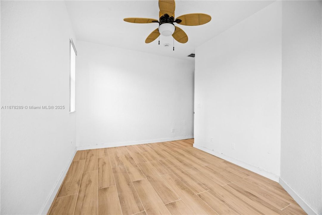 合同活跃: $3,390 (4 贝兹, 2 浴室, 1950 平方英尺)