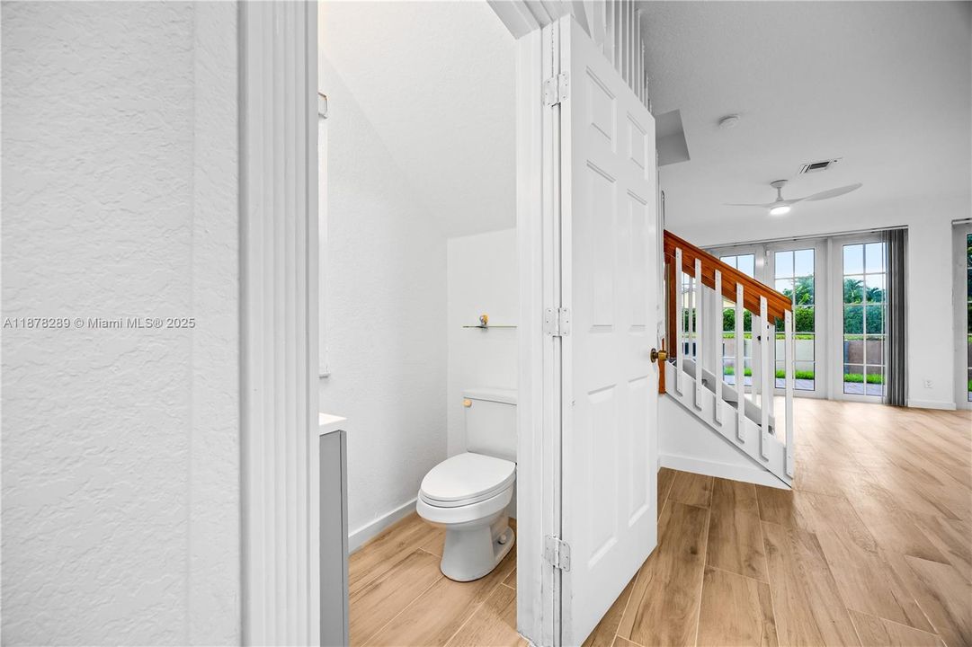 合同活跃: $3,390 (4 贝兹, 2 浴室, 1950 平方英尺)