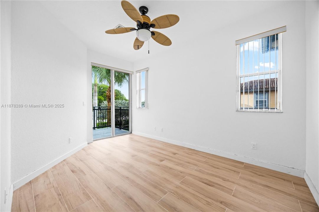 合同活跃: $3,390 (4 贝兹, 2 浴室, 1950 平方英尺)