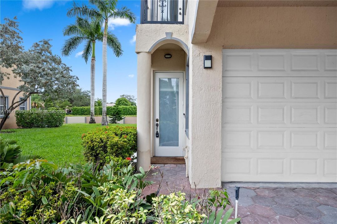 合同活跃: $3,390 (4 贝兹, 2 浴室, 1950 平方英尺)