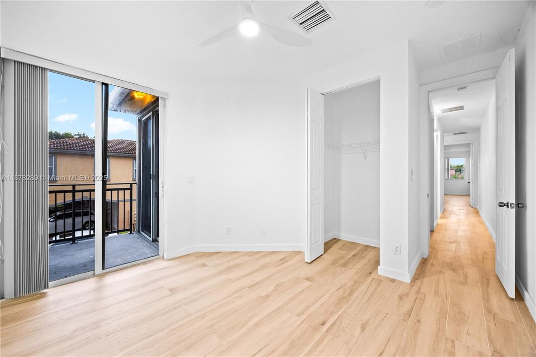 合同活跃: $3,390 (4 贝兹, 2 浴室, 1950 平方英尺)