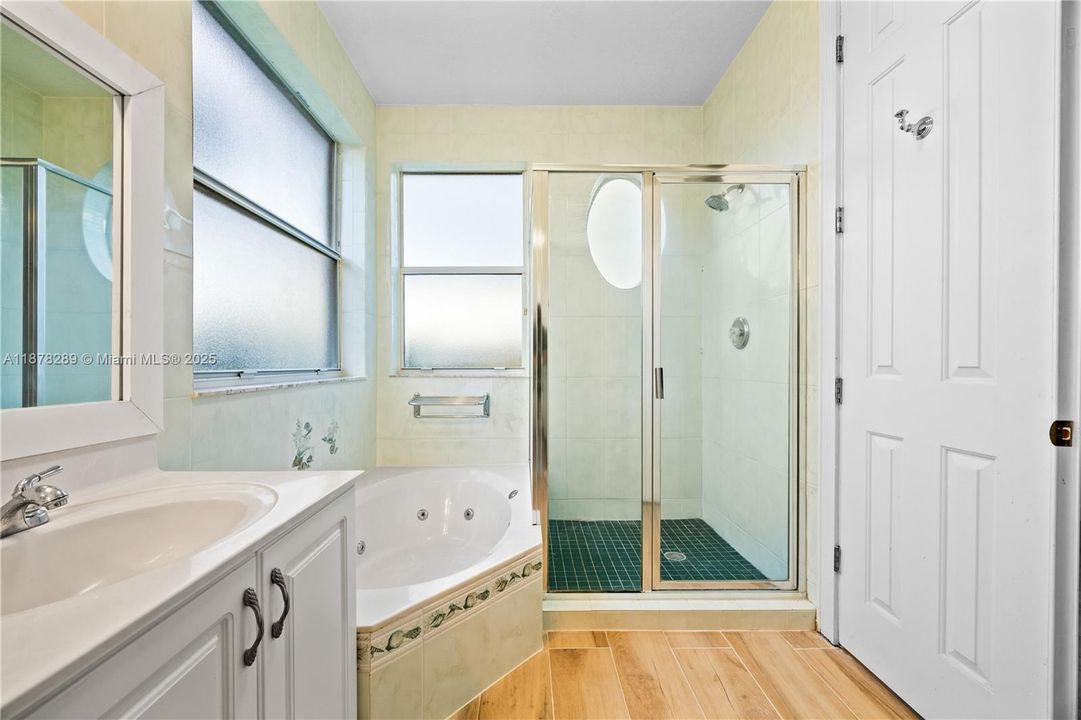 合同活跃: $3,390 (4 贝兹, 2 浴室, 1950 平方英尺)