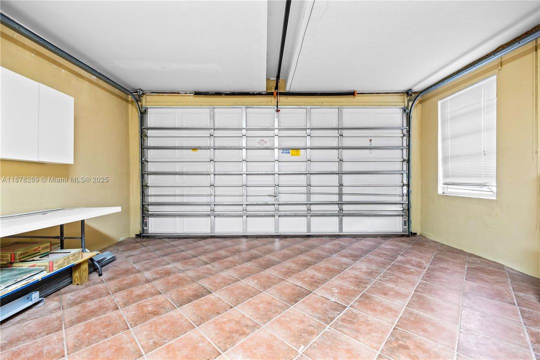 合同活跃: $3,390 (4 贝兹, 2 浴室, 1950 平方英尺)